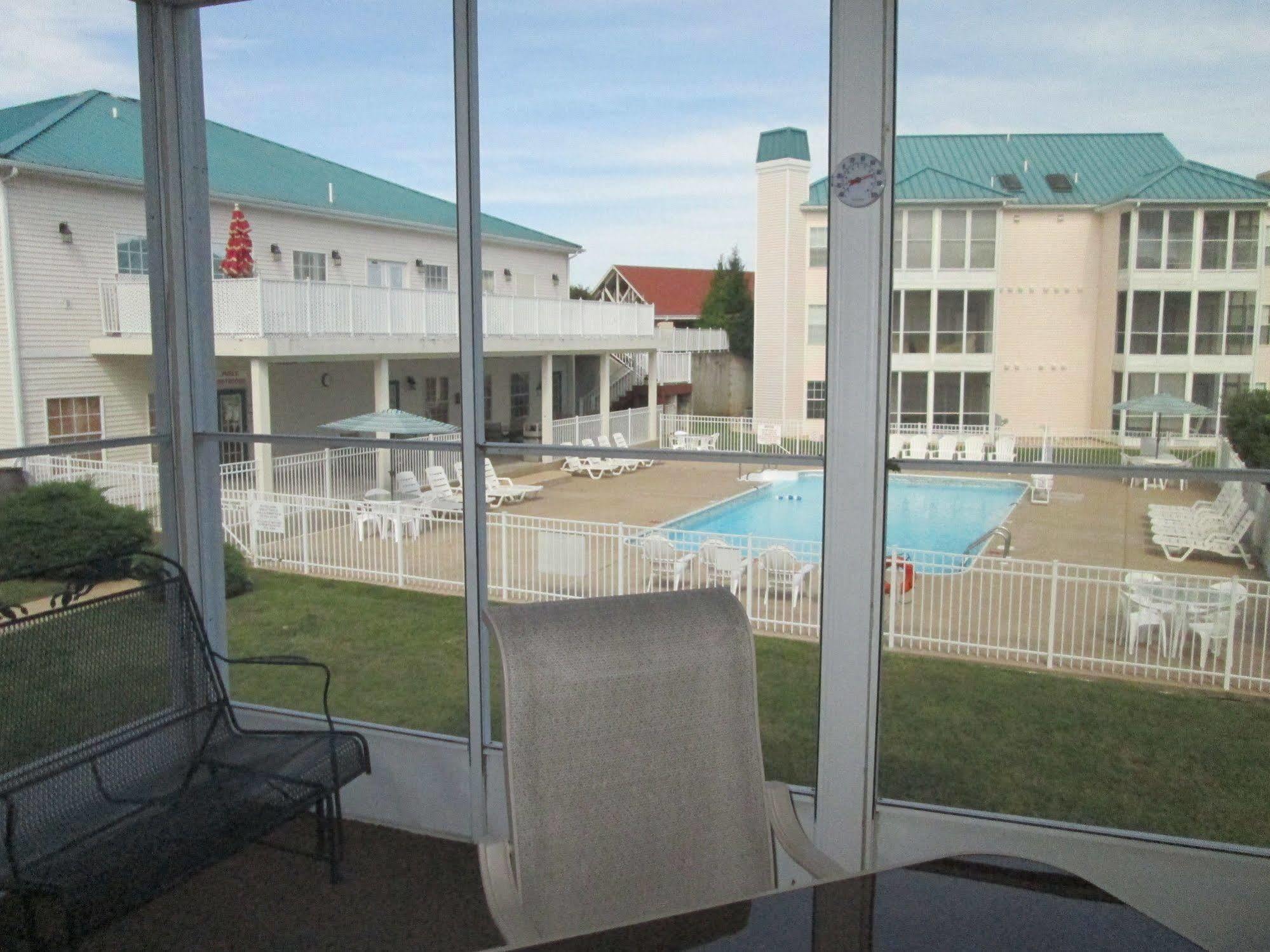 Brook Poolside Walk In Meadow Brook Hotel Branson Exterior foto