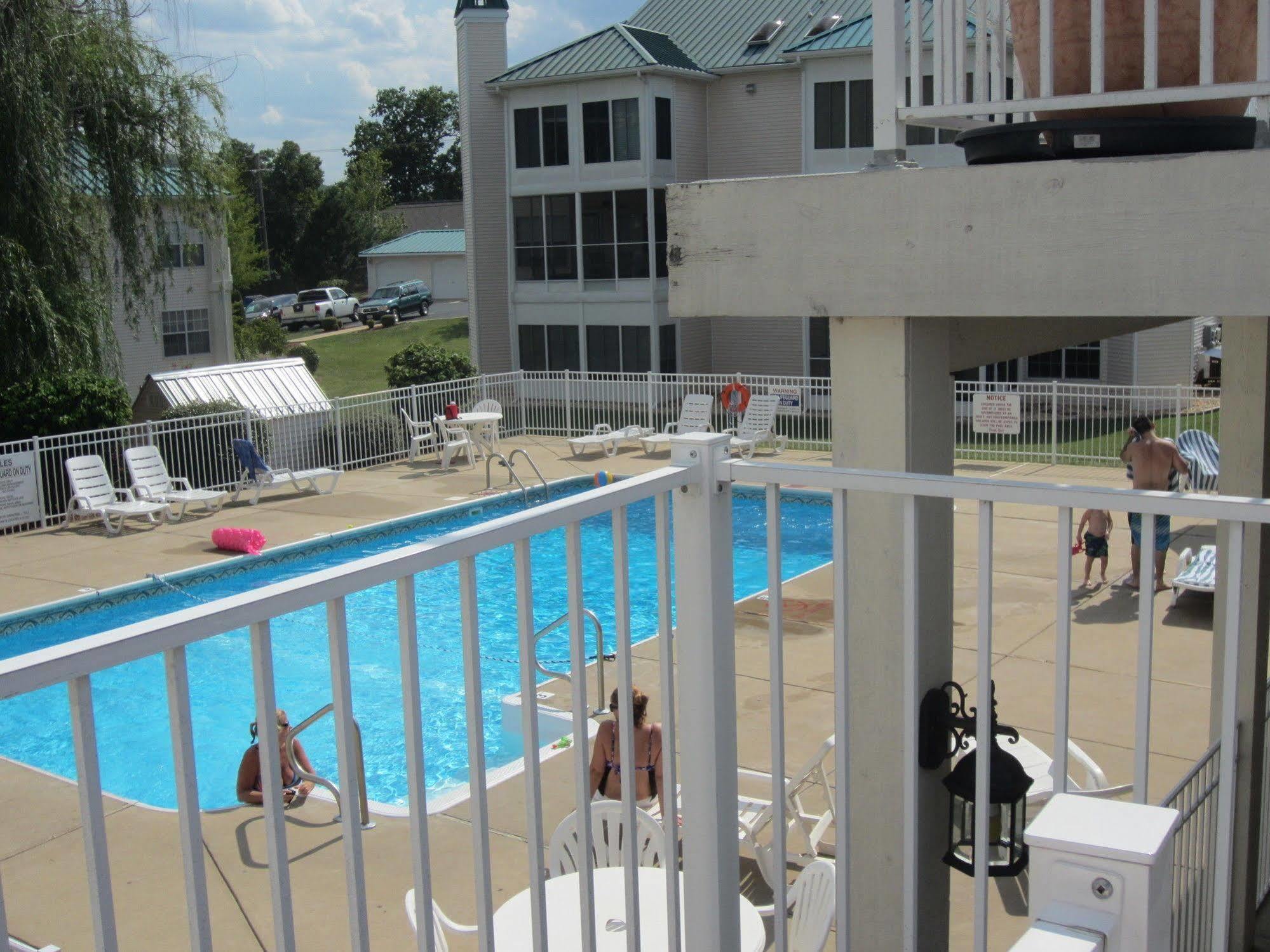 Brook Poolside Walk In Meadow Brook Hotel Branson Exterior foto