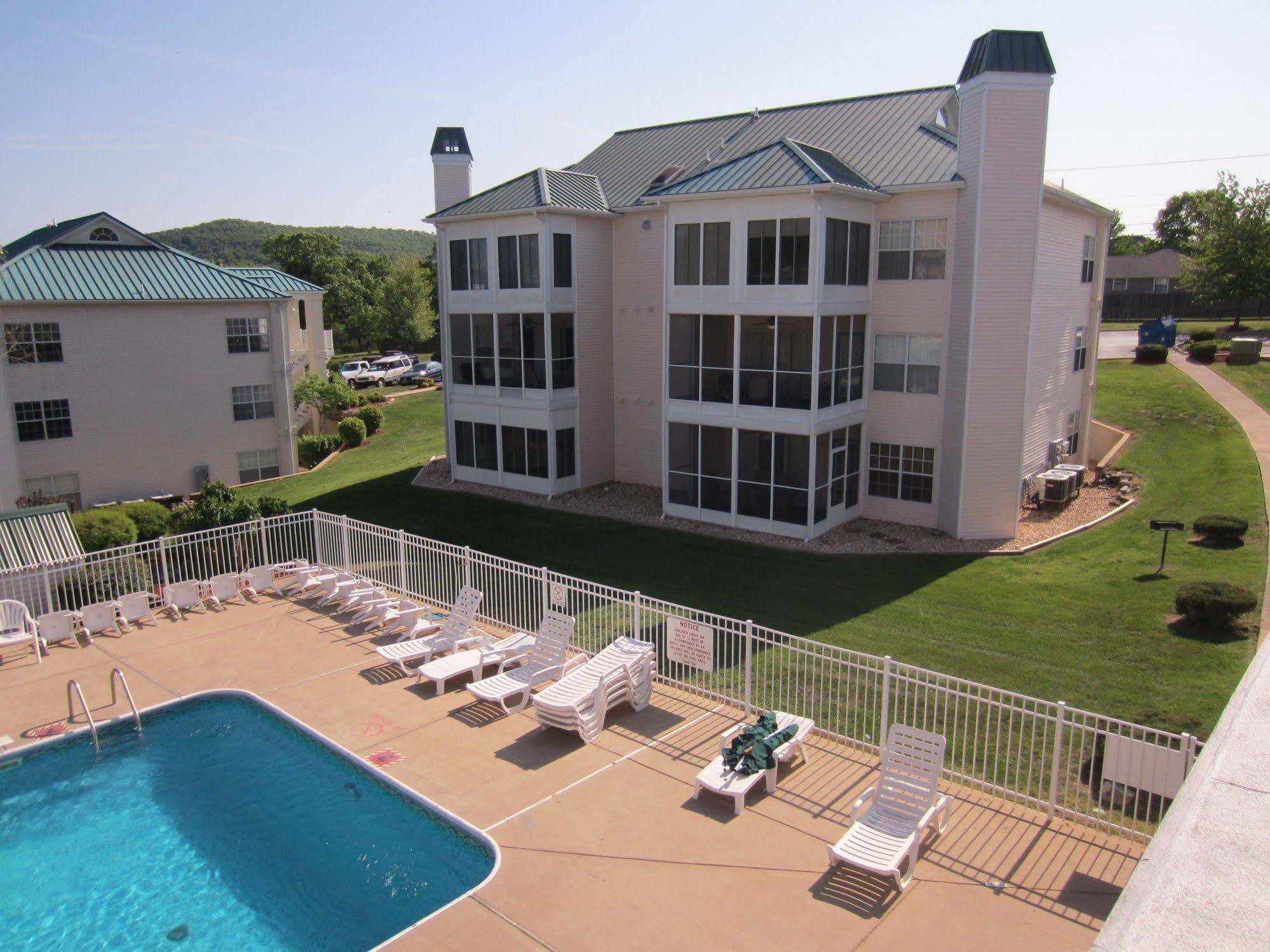 Brook Poolside Walk In Meadow Brook Hotel Branson Exterior foto